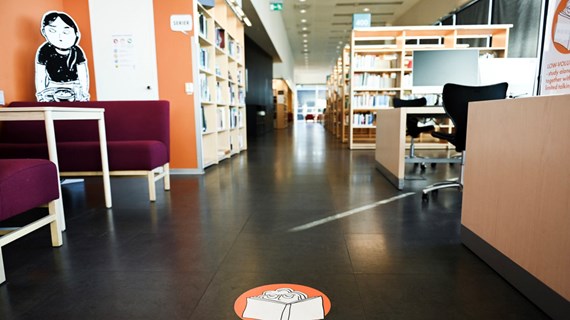 Studieplatser i orkanenbiblioteket.