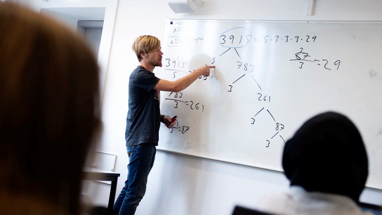 Undervisning i matematik på högstadium.
