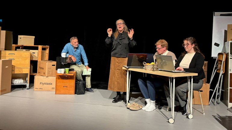 Scen ur föreställningen Kvalitetsplanen