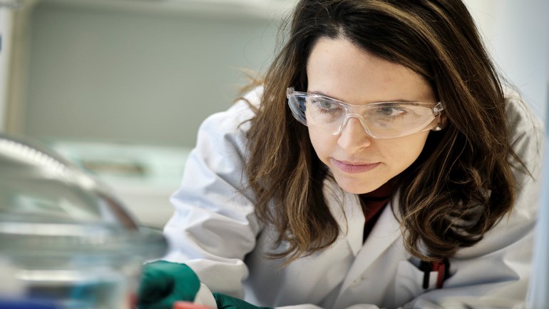 Forskare i ett medicinskt laboratorium