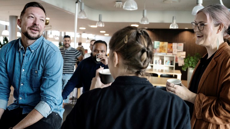 Medarbetare tar paus.