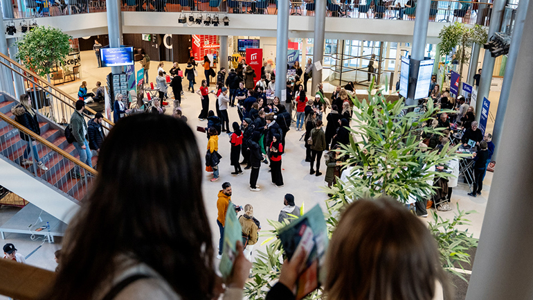 Studenter i bygganden Niagara, Malmö universitet