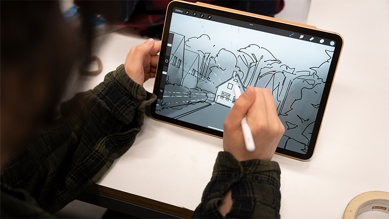Person som ritar på en läsplatta